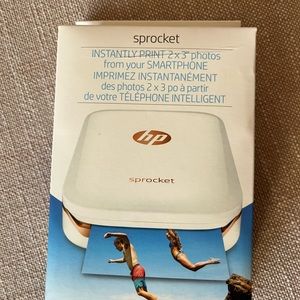 Sprocket instantly printing device